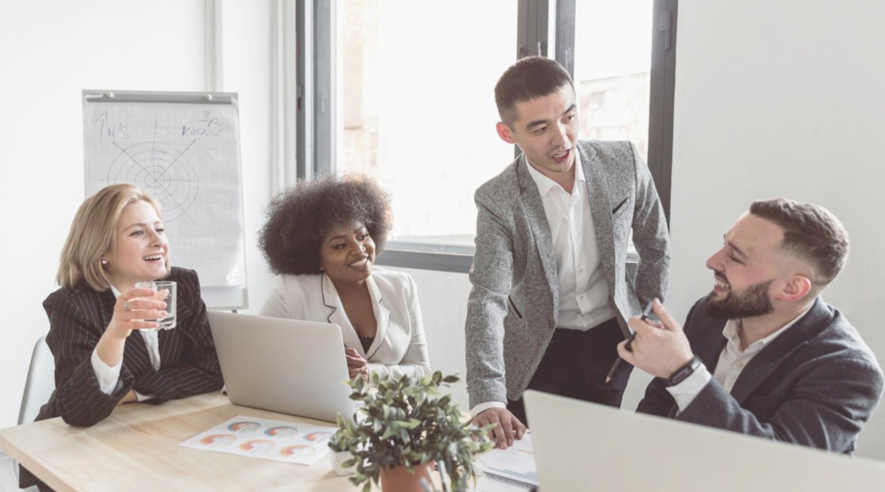 Espace de travail avec documents financiers